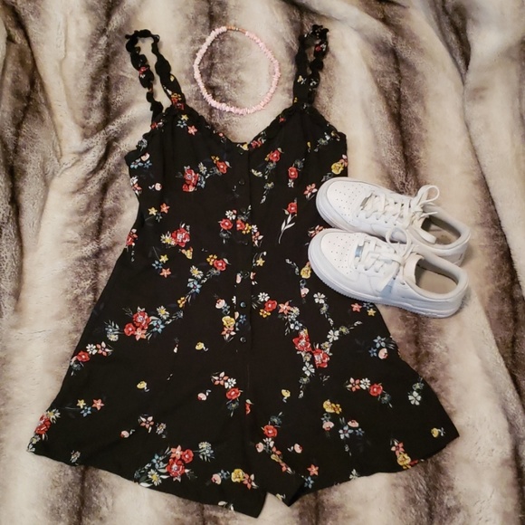 Urban Outfitters Other - 1 hour sale!!😍Adorable Urban Outfitters Romper!
